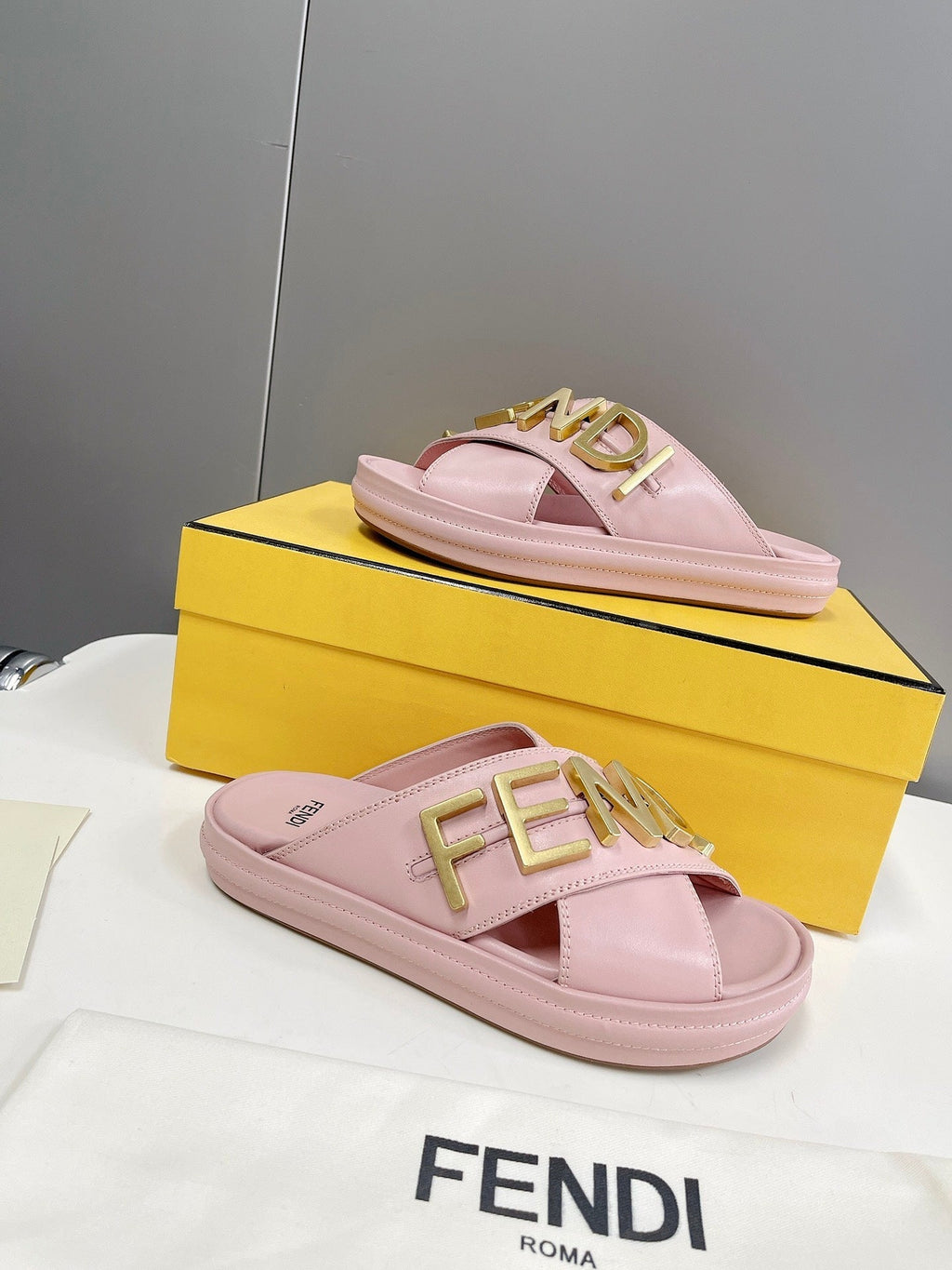F e n d I slides