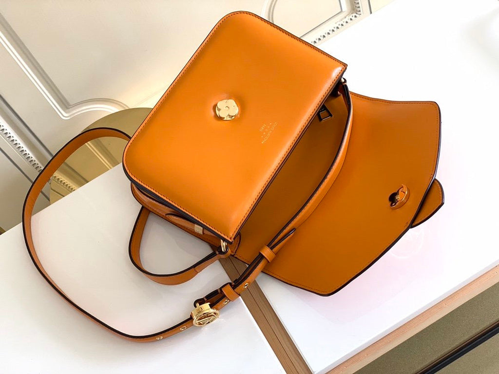 Fashion color handbag