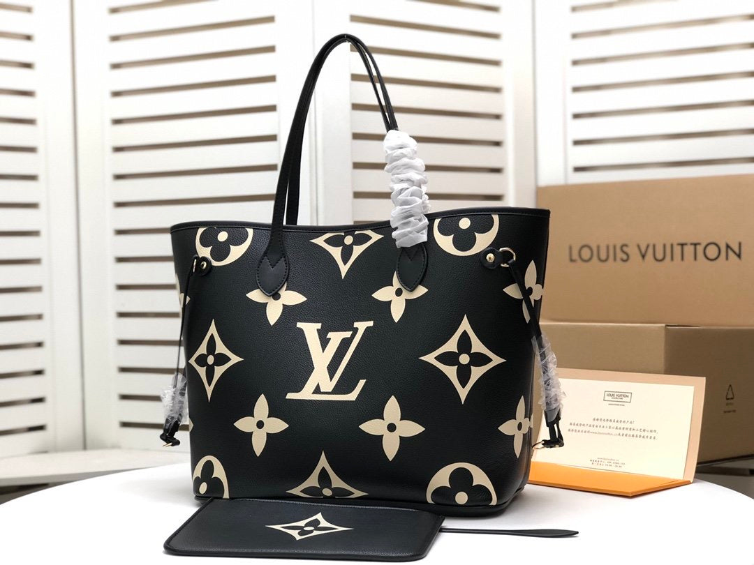 Black Handbag  Size:32×29×17cm