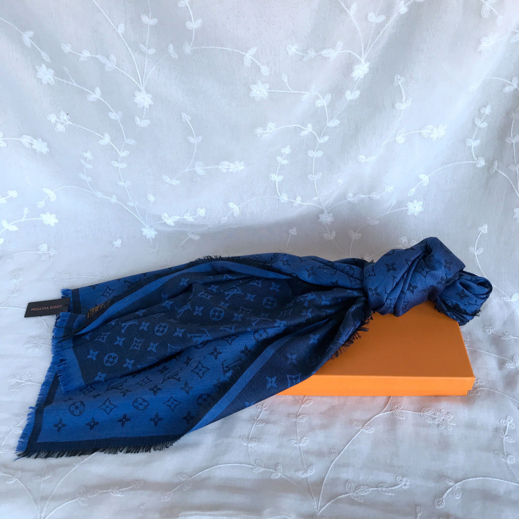 blue scarf