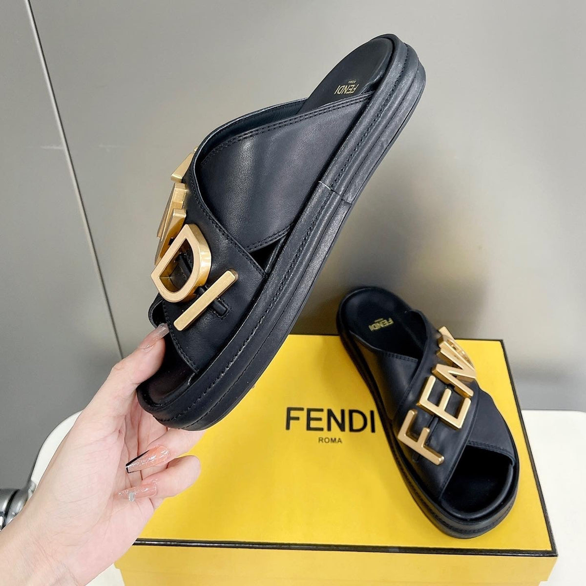 F e n d I slides