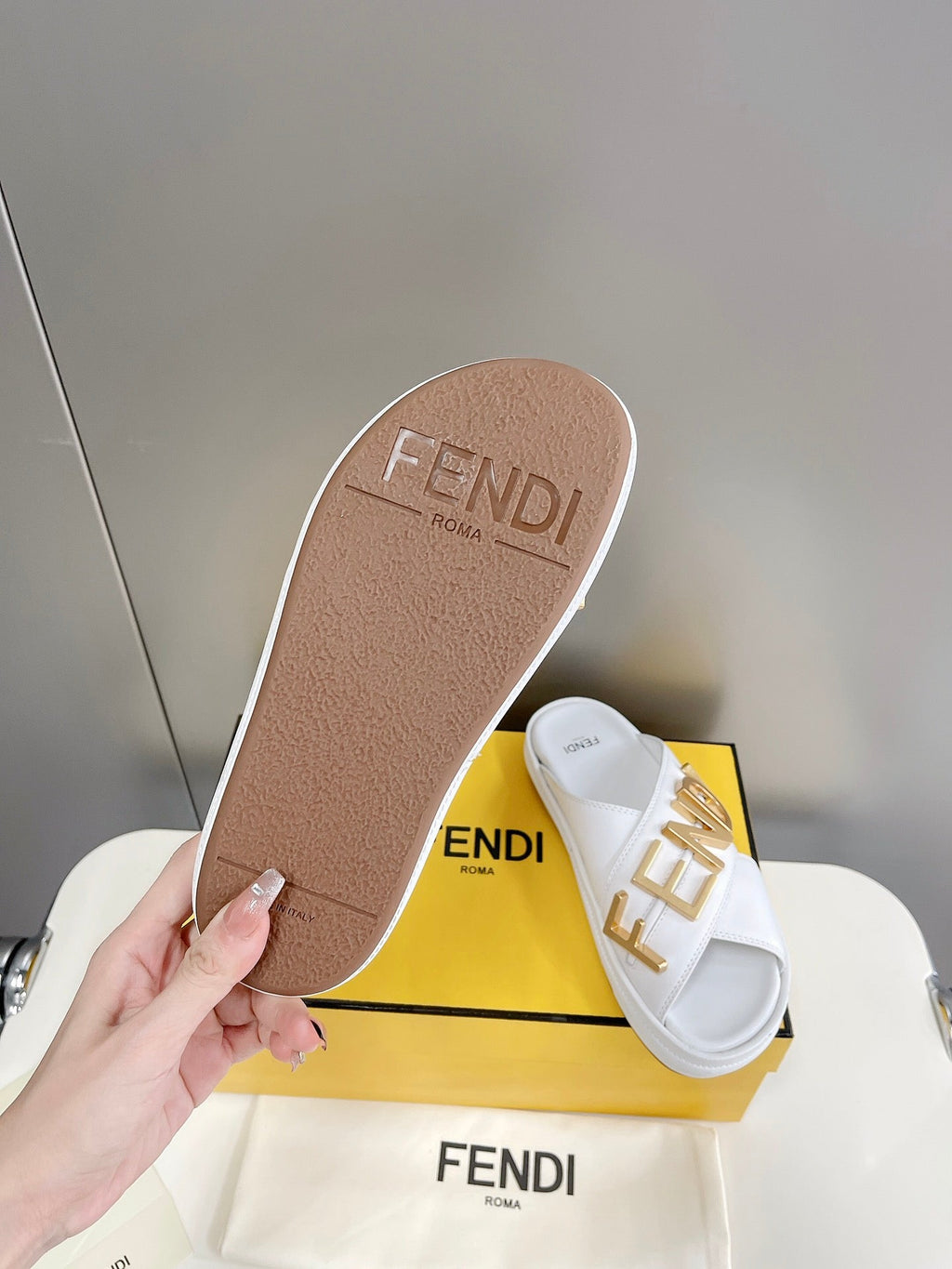 F e n d I slides