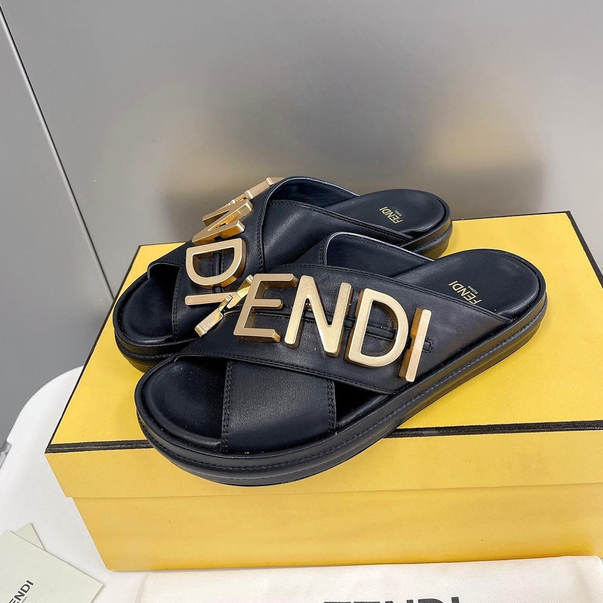 F e n d I slides